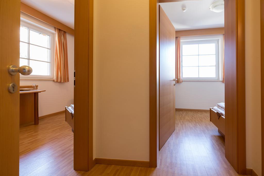 Hotel Loewenwirt Tscherms Oda fotoğraf
